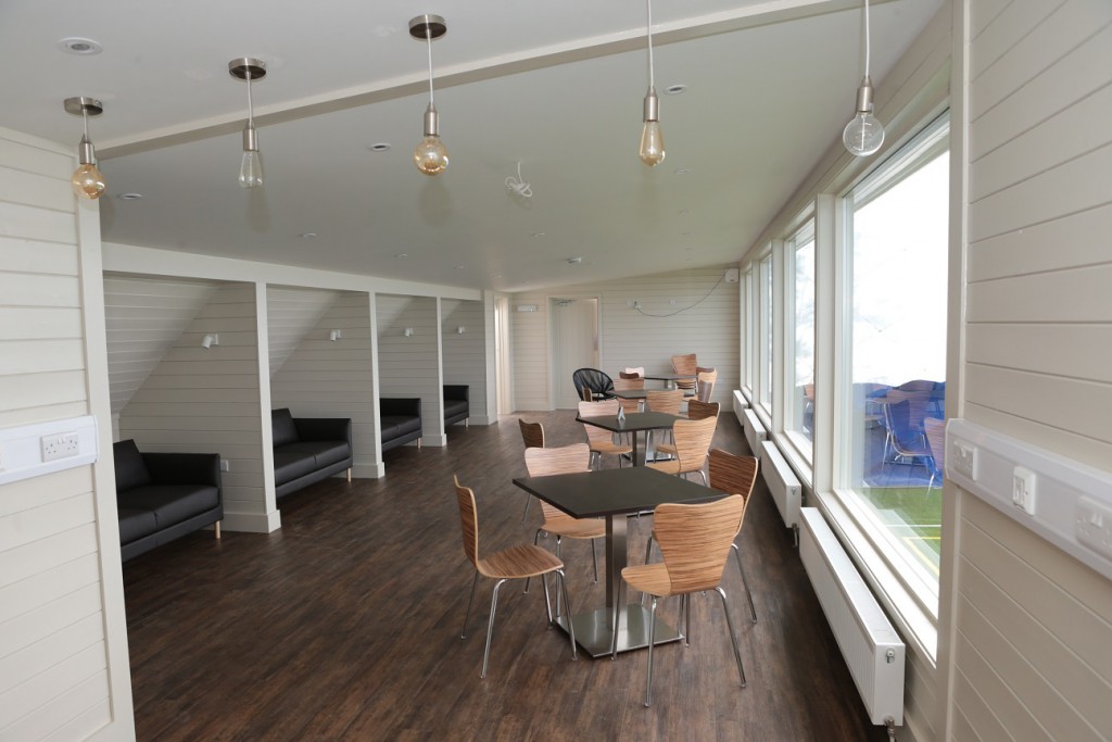 Viewing gallery side angle